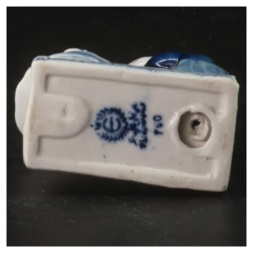 Porcelænsfigur af kyssende hollandsk par (str. 9x6,5 cm)