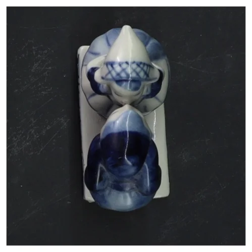 Porcelænsfigur af kyssende hollandsk par (str. 9x6,5 cm)