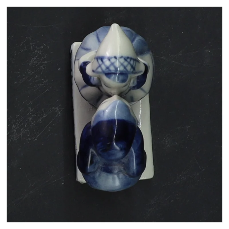 Porcelænsfigur af kyssende hollandsk par (str. 9x6,5 cm)