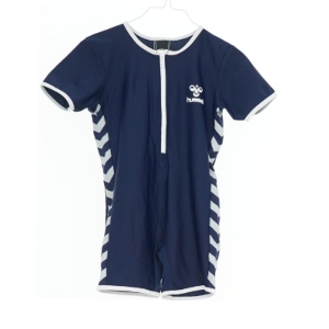 UV-badedragt med korte ærmer fra Hummel (str. 104)