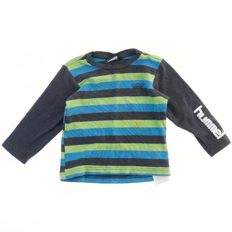 Langærmet bluse med striber fra Hummel (str. 92)