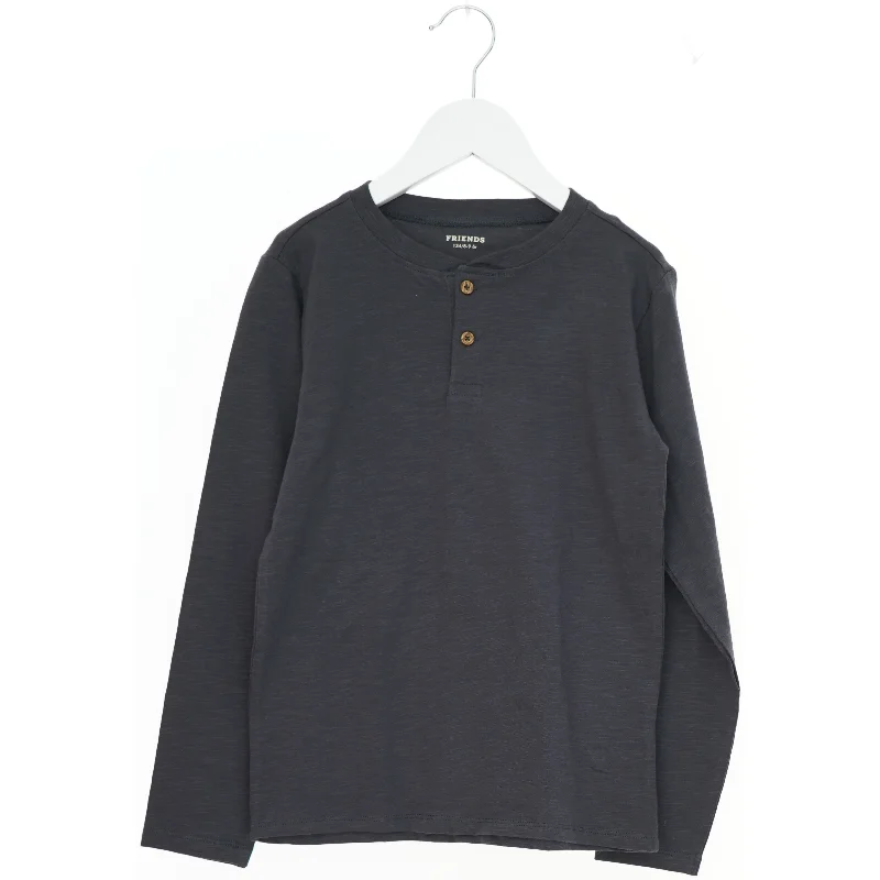 Langærmet bluse med knapper fra Friends (str. 134)