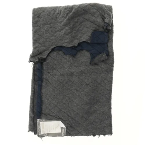 Quiltet gråt stof (str. 136x80 cm)