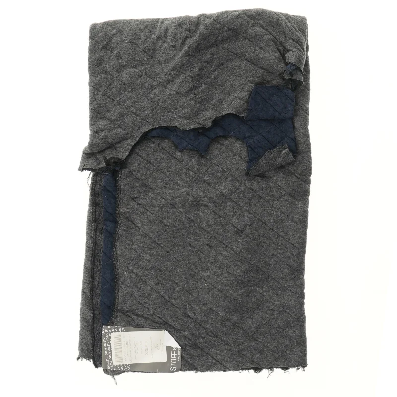 Quiltet gråt stof (str. 136x80 cm)