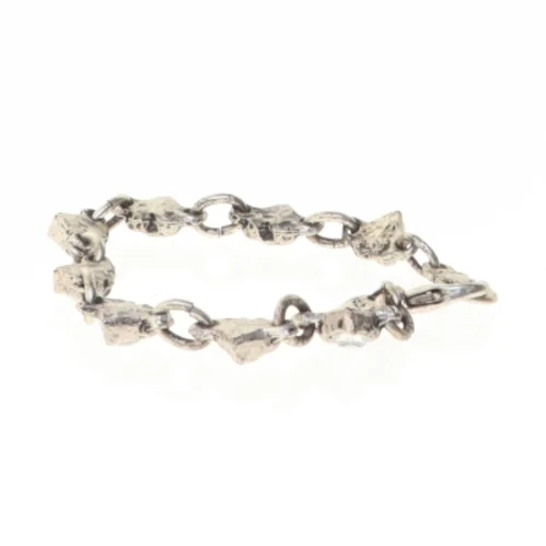 Hjerteformet sølvfarvet armbånd med rhinsten (str. Kede 21 komma 5 cm)