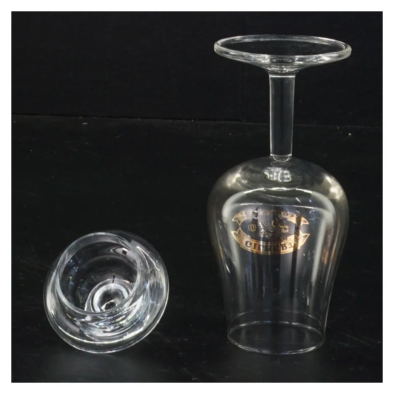 Vinglas med låg (str. 14 x 5,5 cm)