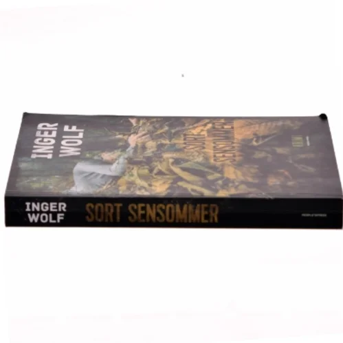 Sort sensommer af Inger Wolf (Bog)