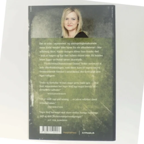 Sort sensommer af Inger Wolf (Bog)