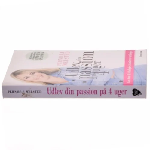 Udlev din passion på 4 uger : gør drøm til virkelighed : konkrete værktøjer af Pernille Melsted (Bog)