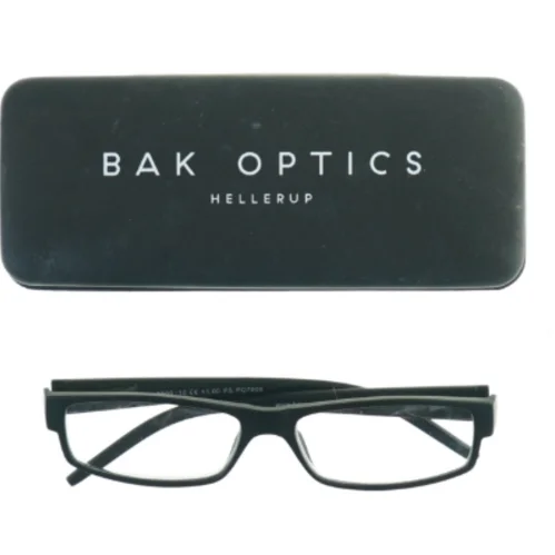 Briller med etui fra BAK OPTICS (str. Styrke plus et)
