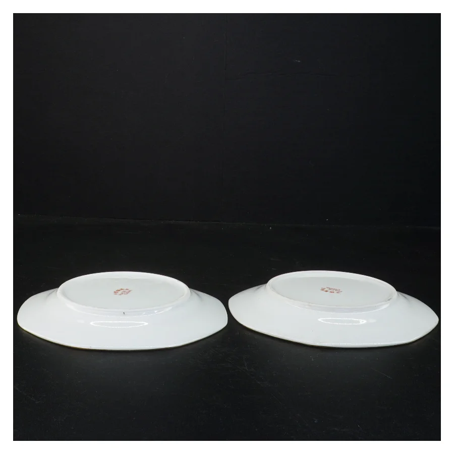 Porcelænstallerkener med blomstermotiv (str. 17 x 2 cm)