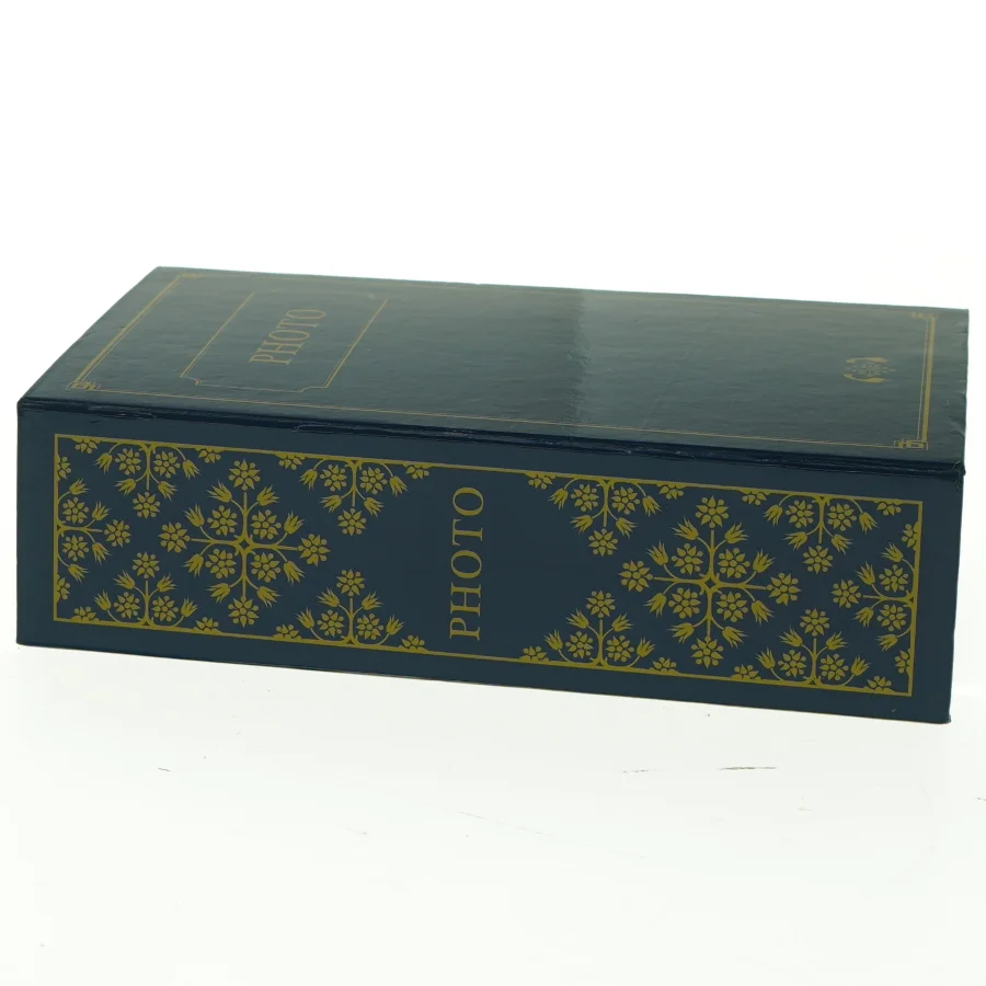 Skjult skrin i fotoalbum (str. 18 x 11,5 x 5 cm)