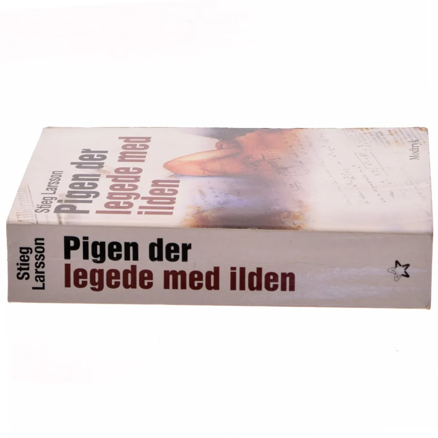 Pigen Der Legede Med Ilden (Millennium, 2. Bind) af Stieg Larsson (Bog)