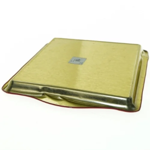 Metallisk bakke med Moulin Rouge-motiv (str. 33 x 20 cm)