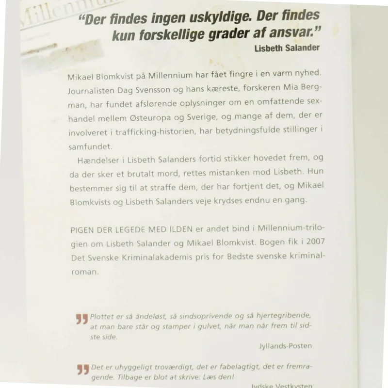 Pigen der legede med ilden bog fra Modtryk