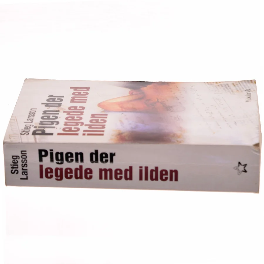 Pigen Der Legede Med Ilden (Millennium, 2. Bind) af Stieg Larsson (Bog)