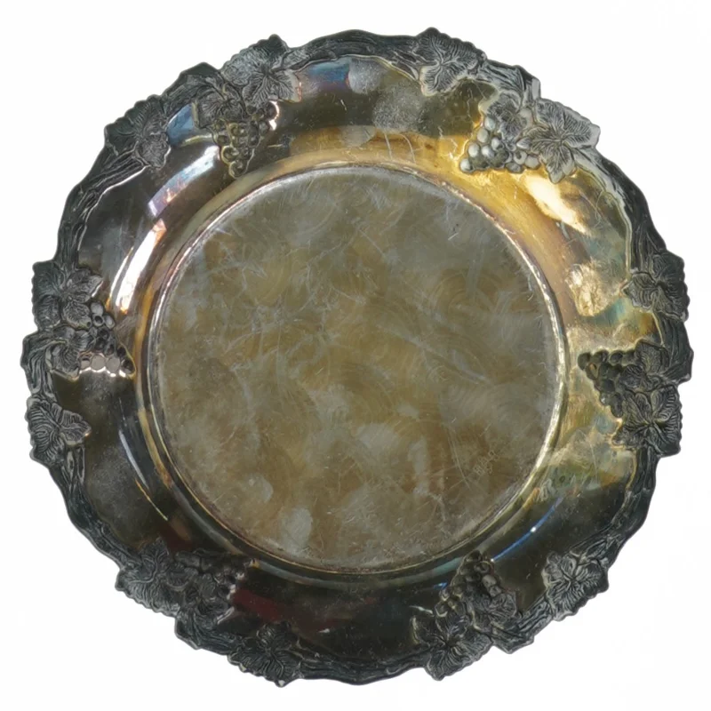 Tallerken, sølvfarvet (str. 17 cm)