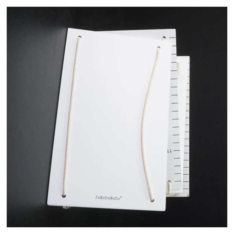 Børne vækstmåler fra Jabadabado (str. Selve pladerne er 80 x 12 cm)