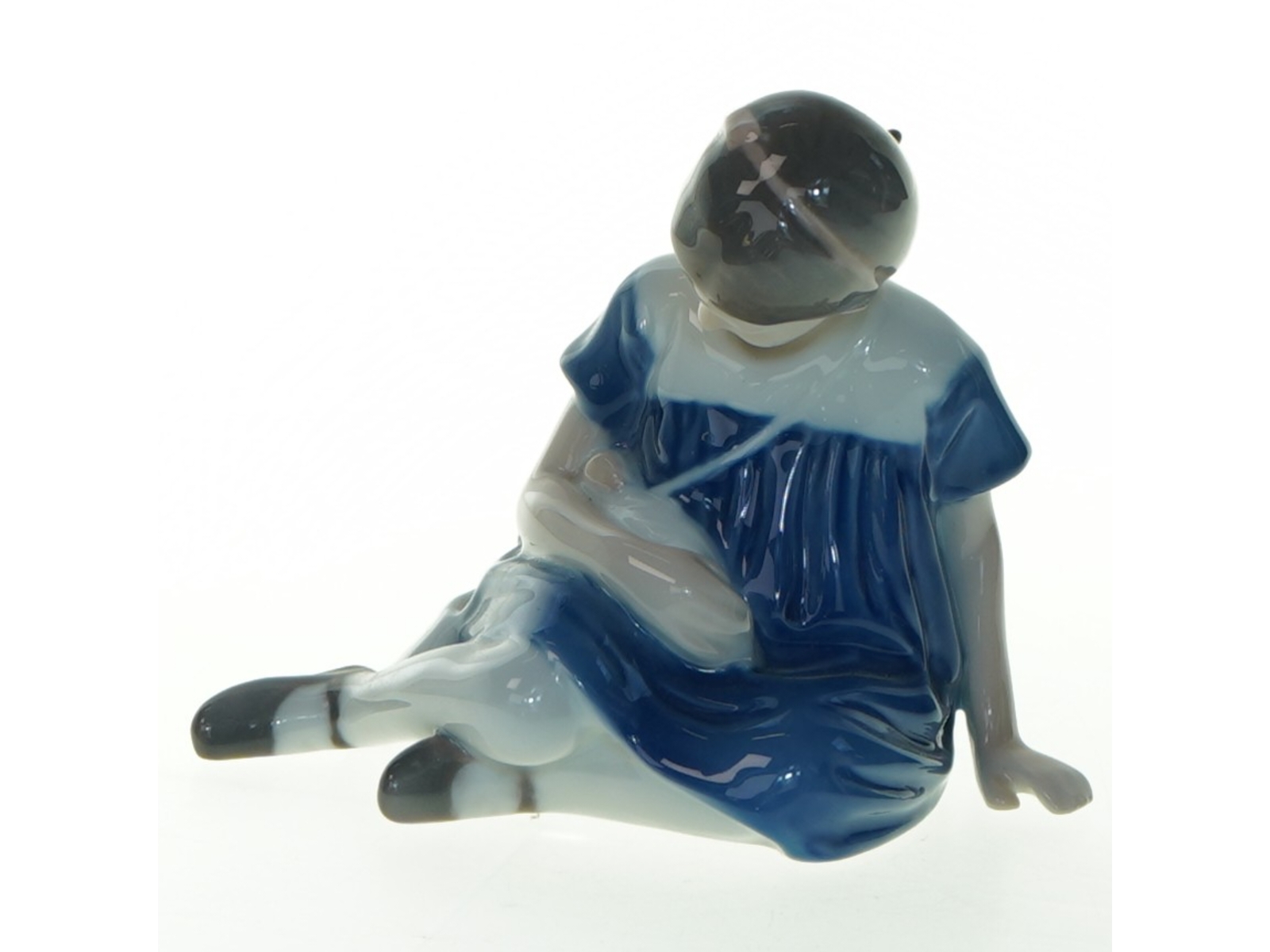 Royal Copenhagen figur af pige fra B&G (str. 9x10 cm)