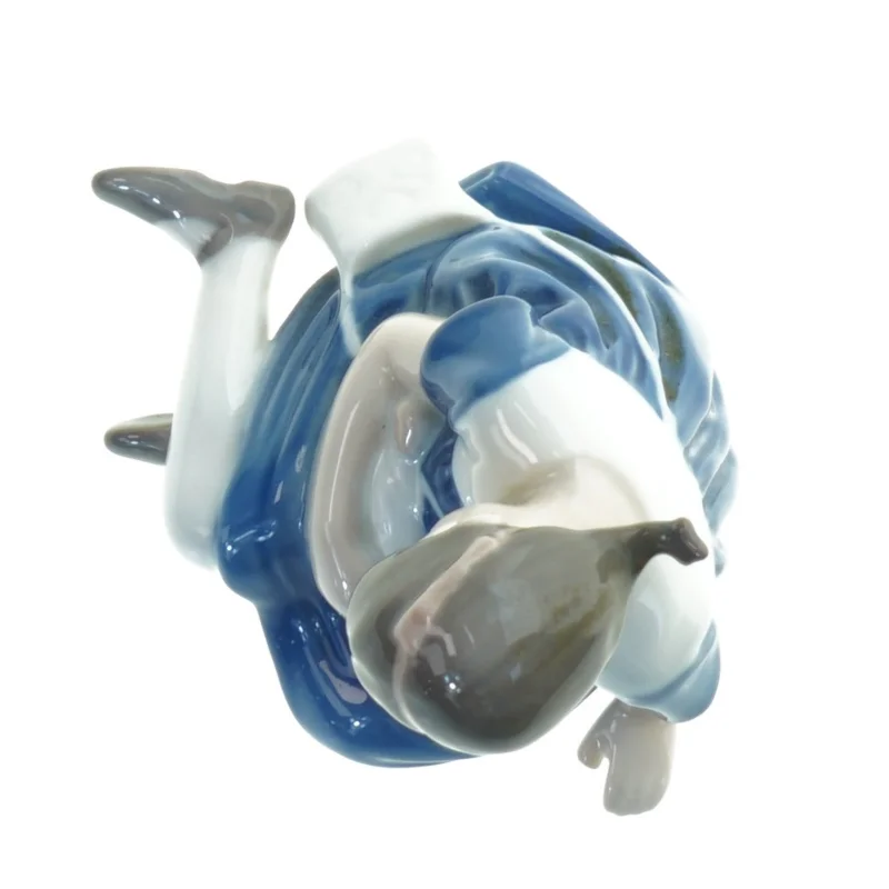 Royal Copenhagen figur af pige fra B&G (str. 9x10 cm)