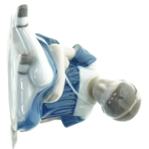 Royal Copenhagen figur af pige fra B&G (str. 9x10 cm)