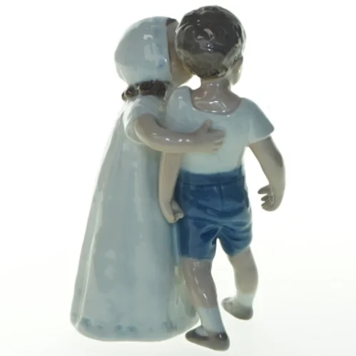 Porcelænsfigur af to børn fra B&G (str. 18x10 cm)