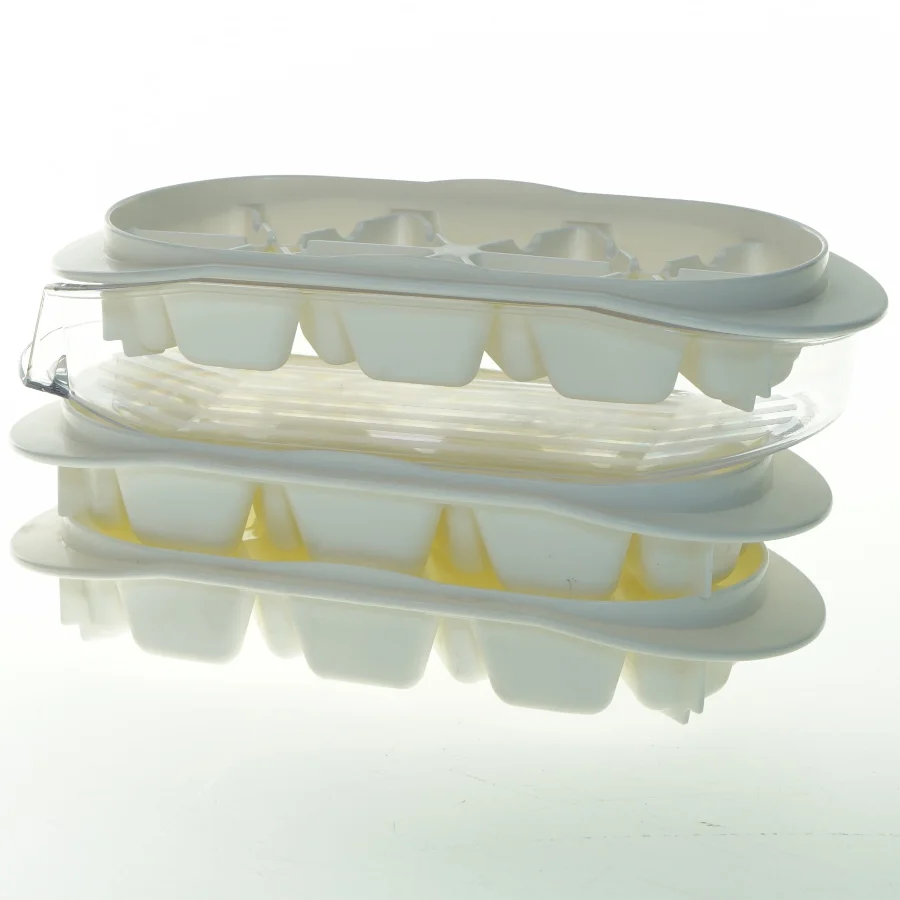 Forme til fylde chokolade/ isterninger  med låg fra Tupperware (str. 21x9 cm)