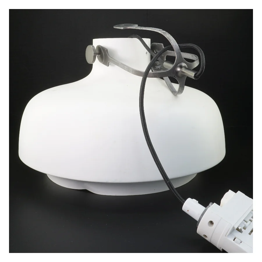 Hvid pendellampe (str. Ø 36 cm)