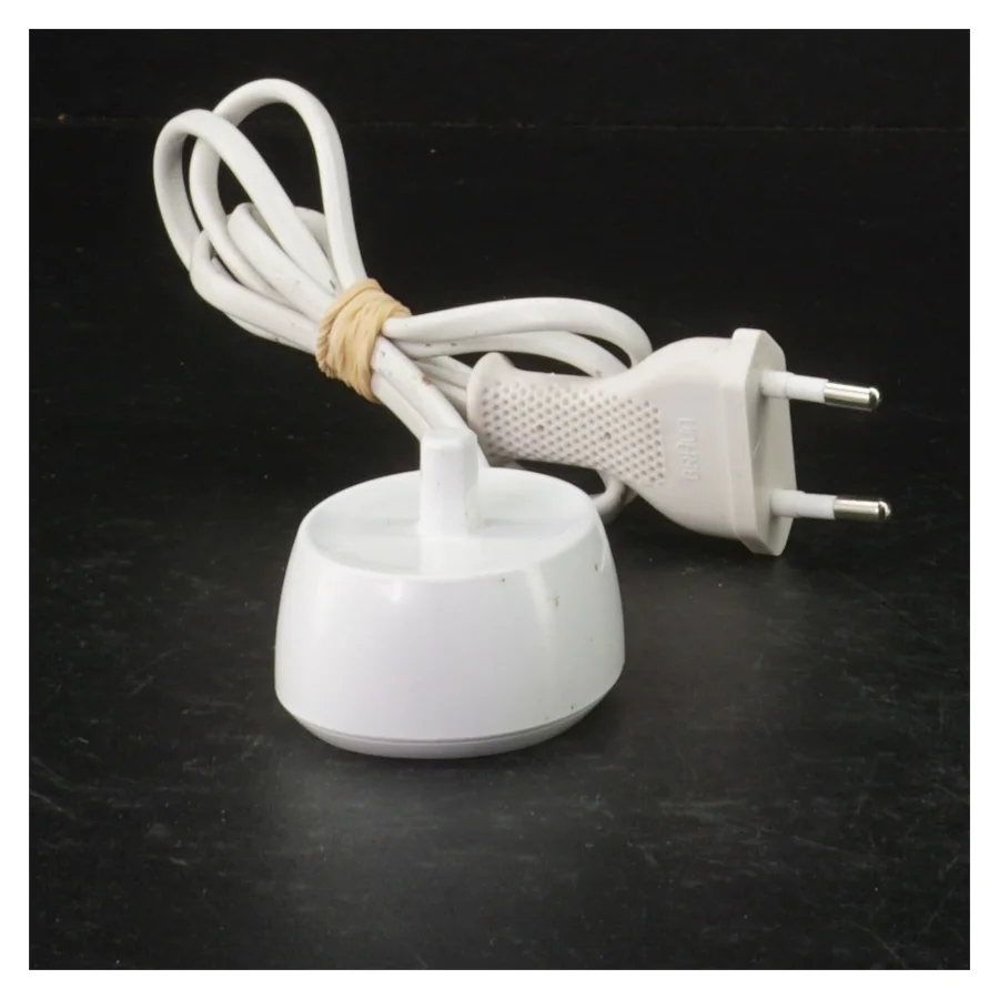 Elektrisk tandbørste med oplader fra Braun