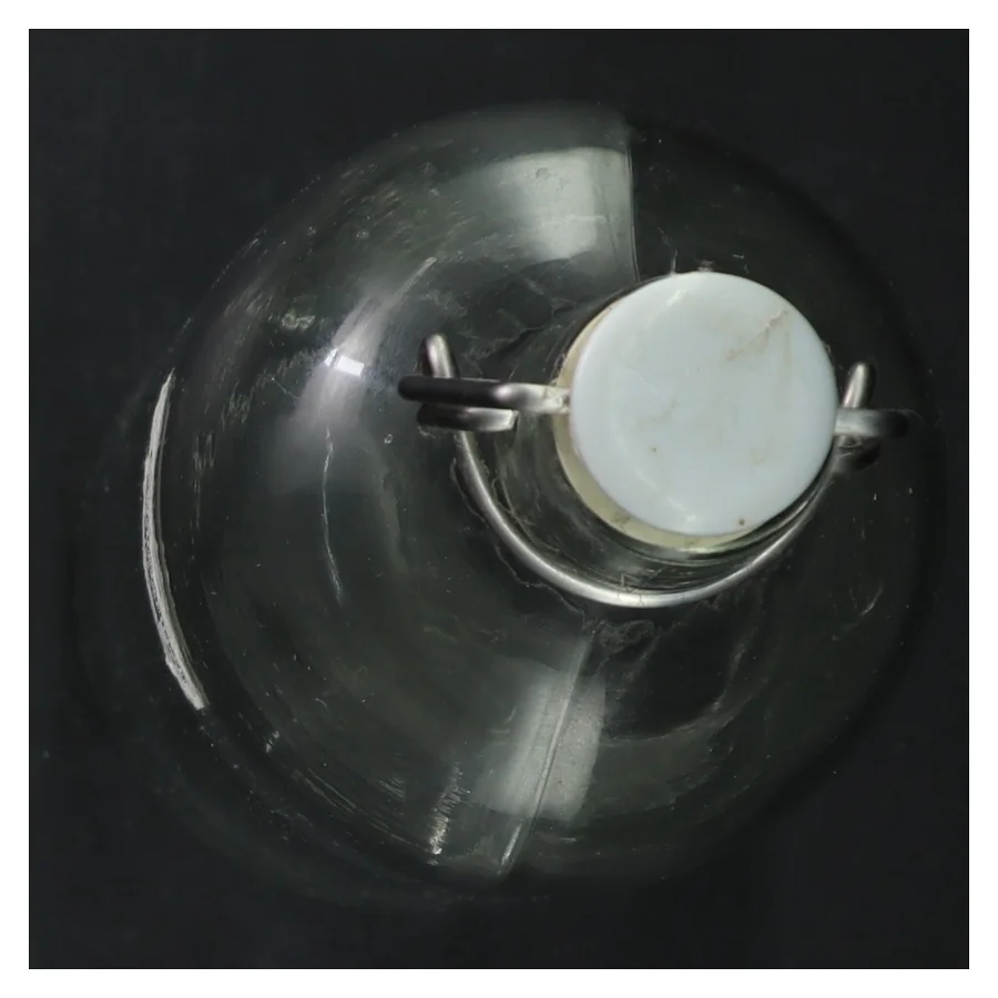 Genbrugsglasflaske med svingtop fra IKEA (str. H. 29 cm. ø 9 cm)