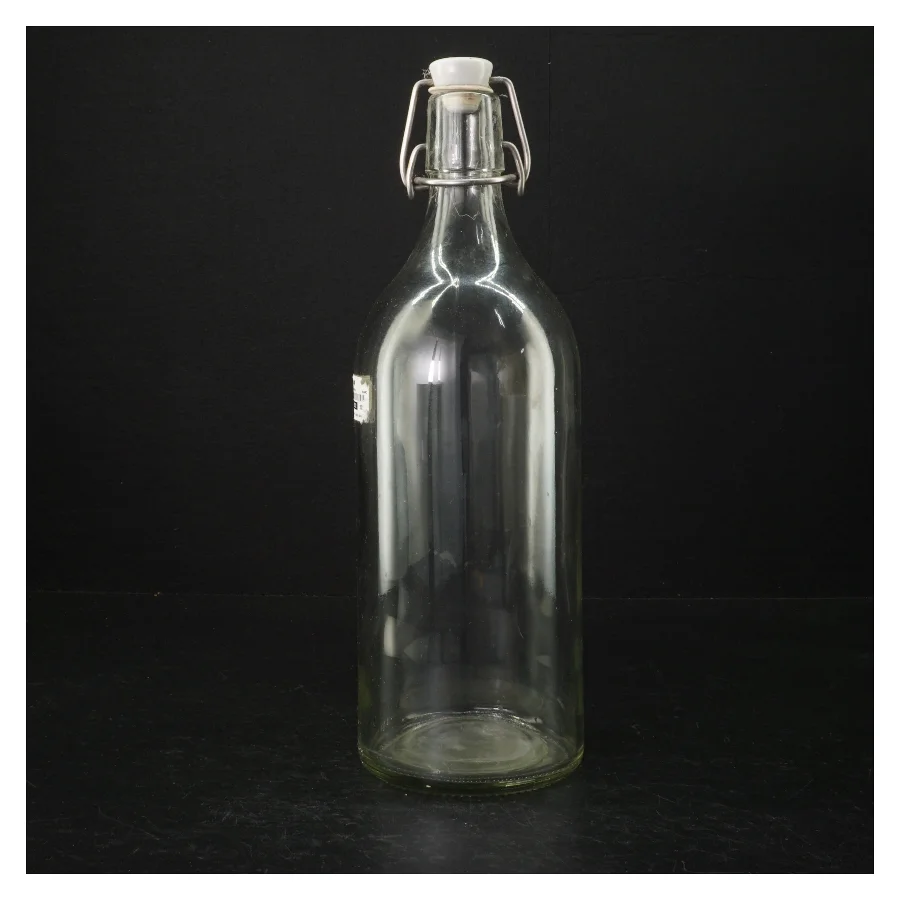 Genbrugsglasflaske med svingtop fra IKEA (str. H. 29 cm. ø 9 cm)