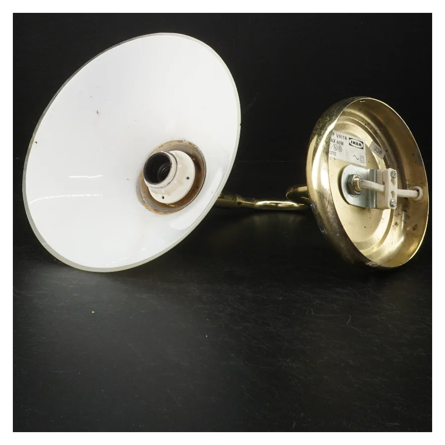 Væglampe med opalglas fra IKEA