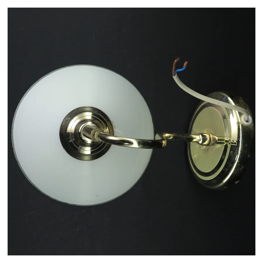 Væglampe med opalglas fra IKEA