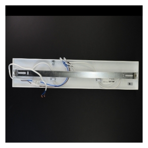 Hvid væglampe med tre spots fra Philips (str. 48 x 9 x 11 cm)