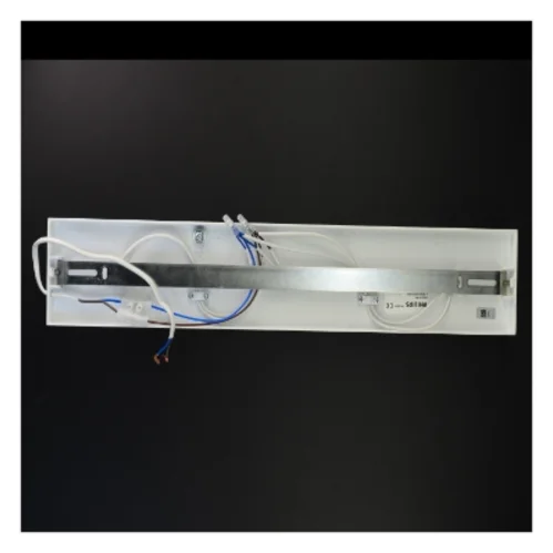 Hvid væglampe med tre spots fra Philips (str. 48 x 9 x 11 cm)