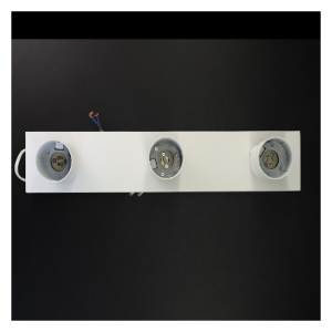 Hvid væglampe med tre spots fra Philips (str. 48 x 9 x 11 cm)