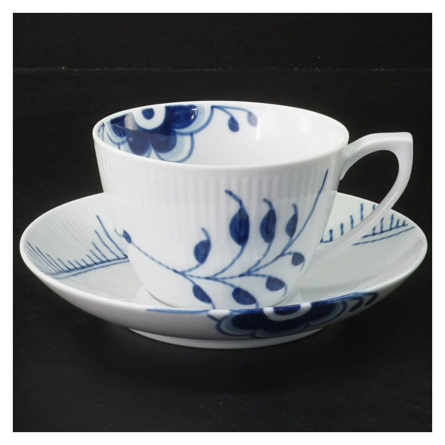 Mega mussel porcelæns tekop og underkop fra Royal Copenhagen (str. Ø 10 & 16 cm)