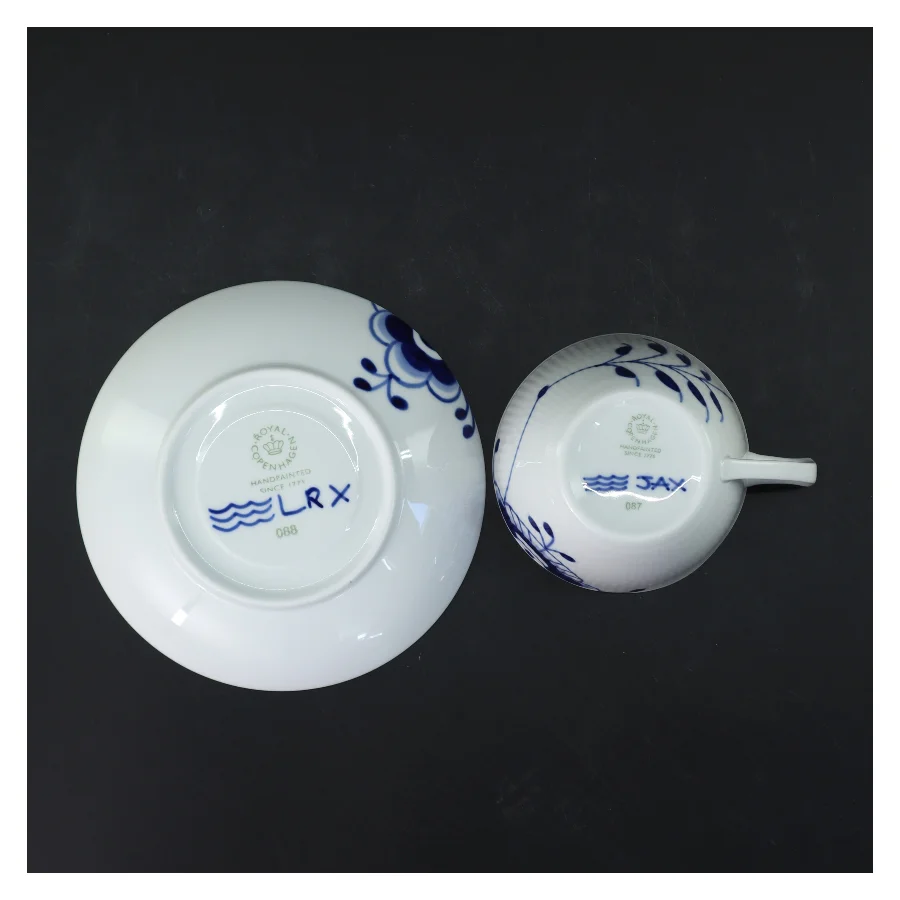 Mega mussel porcelæns tekop og underkop fra Royal Copenhagen (str. Ø 10 & 16 cm)
