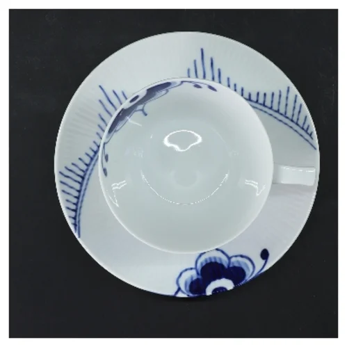 Mega mussel porcelæns tekop og underkop fra Royal Copenhagen (str. Ø 10 & 16 cm)
