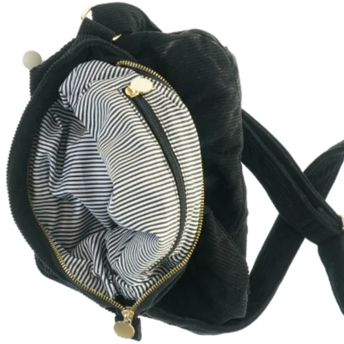 Sort skuldertaske fra Conme (str. 27x31 cm)