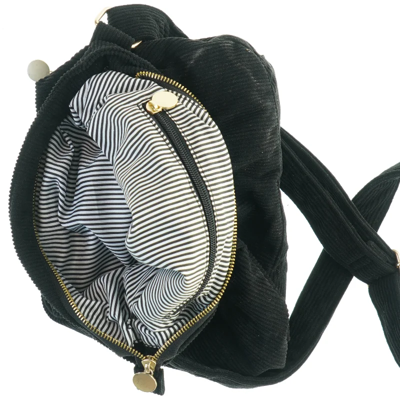 Sort skuldertaske fra Conme (str. 27x31 cm)