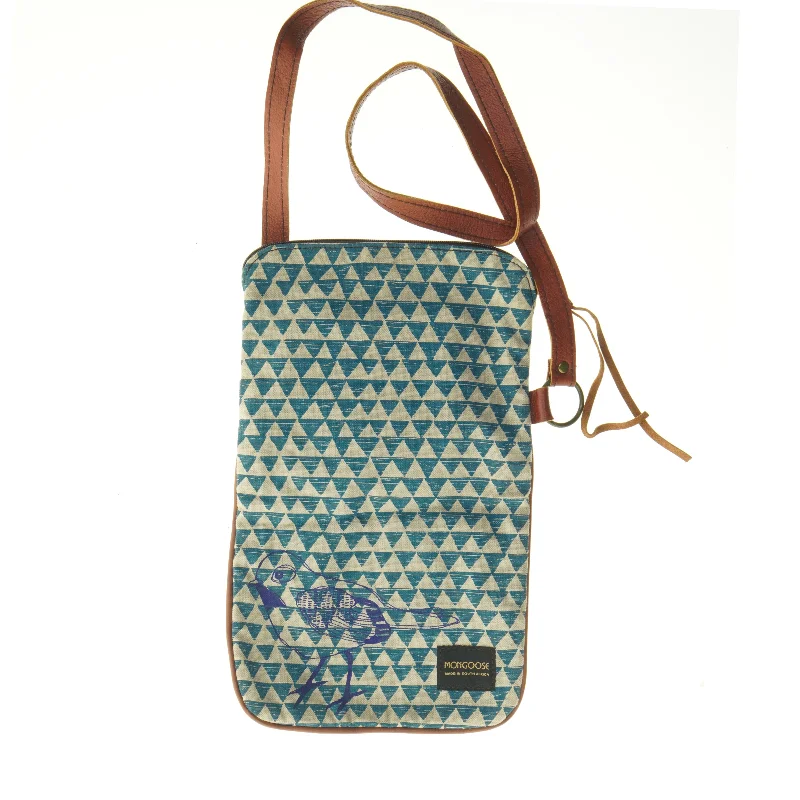 Skuldertaske med geometrisk mønster fra Mongoose (str. 23x38 cm)