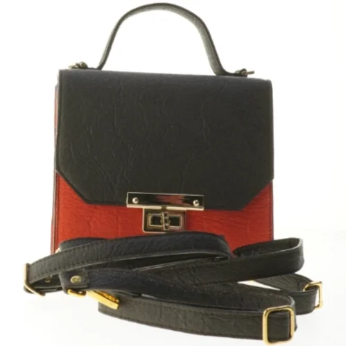 Håndtaske i sort og rød (str. 21x19 cm)