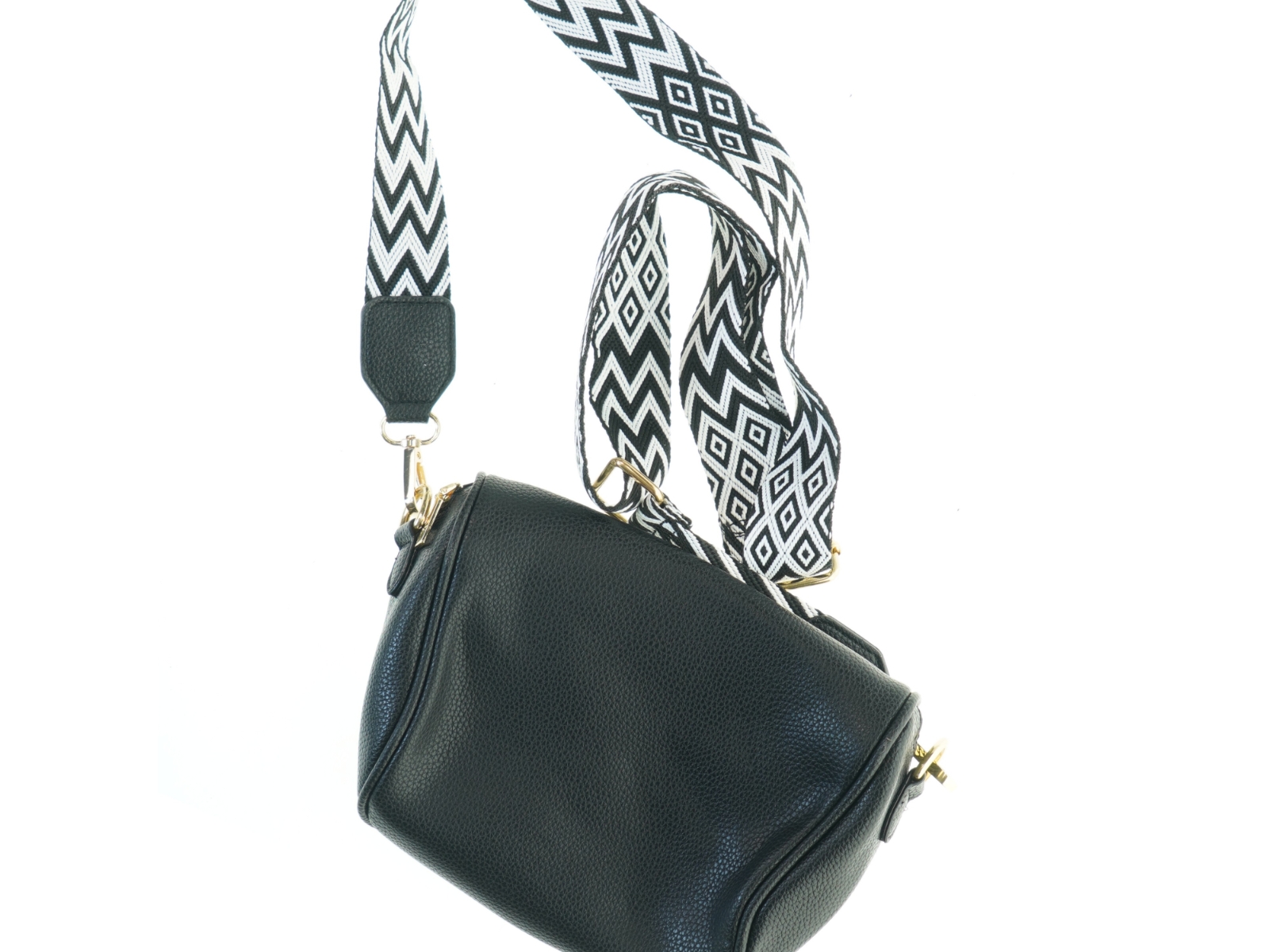 Lille sort skuldertaske med dekorativ rem (str. 18x23 cm)