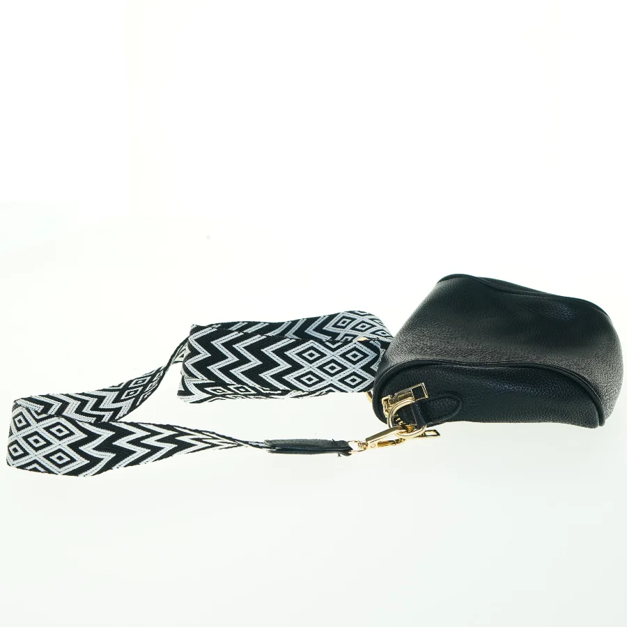 Lille sort skuldertaske med dekorativ rem (str. 18x23 cm)