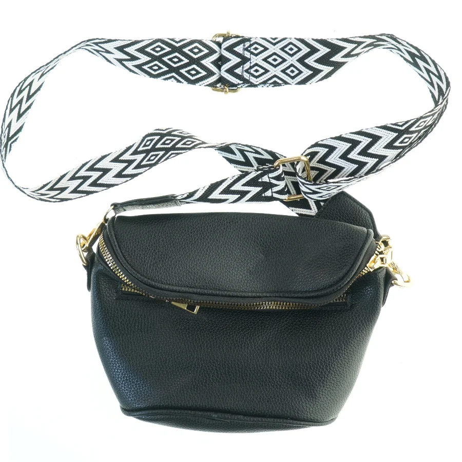 Lille sort skuldertaske med dekorativ rem (str. 18x23 cm)