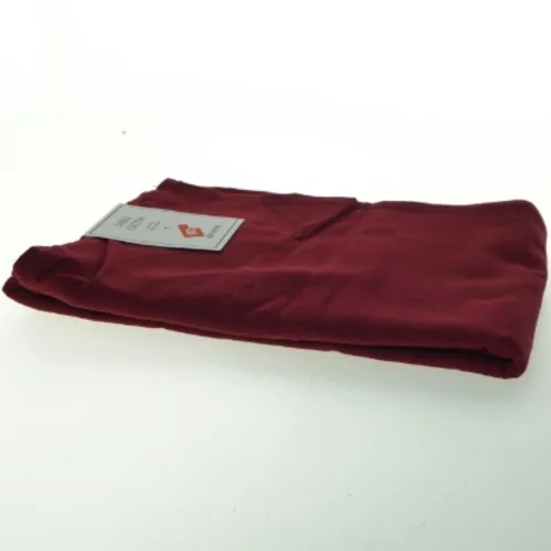 Rød dug fra H&M (str. 145x200 cm)