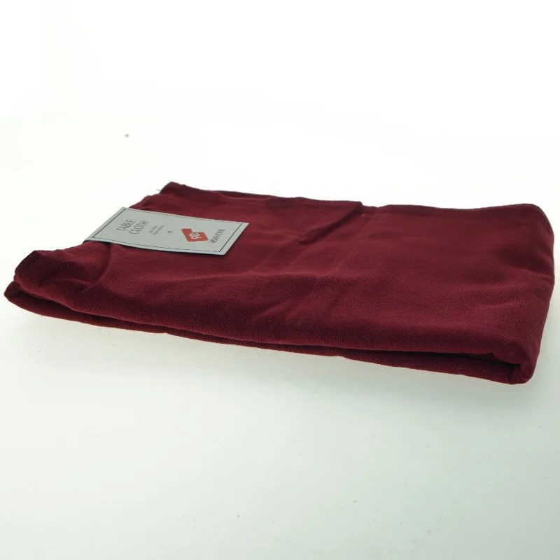 Rød dug fra H&M (str. 145x200 cm)