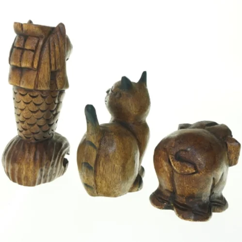 Træ udskårne dyrefigurer (str. 11 x 9 cm. og, 15 x 11 cm. og 21 x 9 cm)