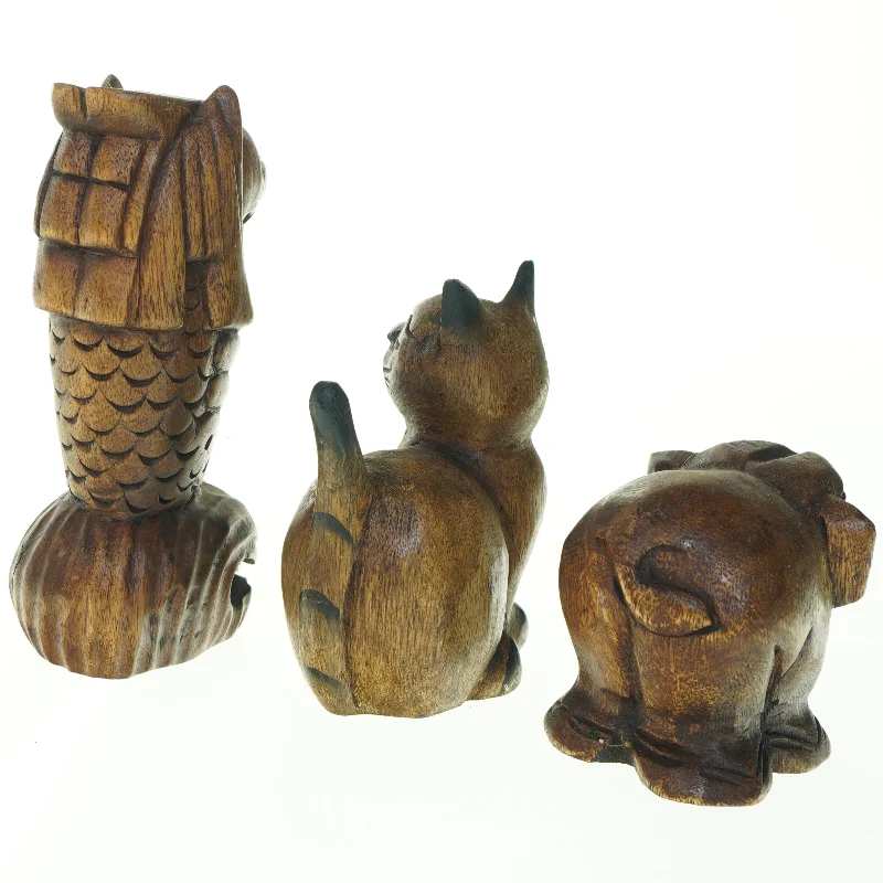Træ udskårne dyrefigurer (str. 11 x 9 cm. og, 15 x 11 cm. og 21 x 9 cm)